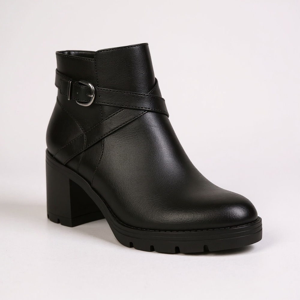 Naturalizer Madalynn Black Lug Sole Buckle Ankle Boots New Water Repellent